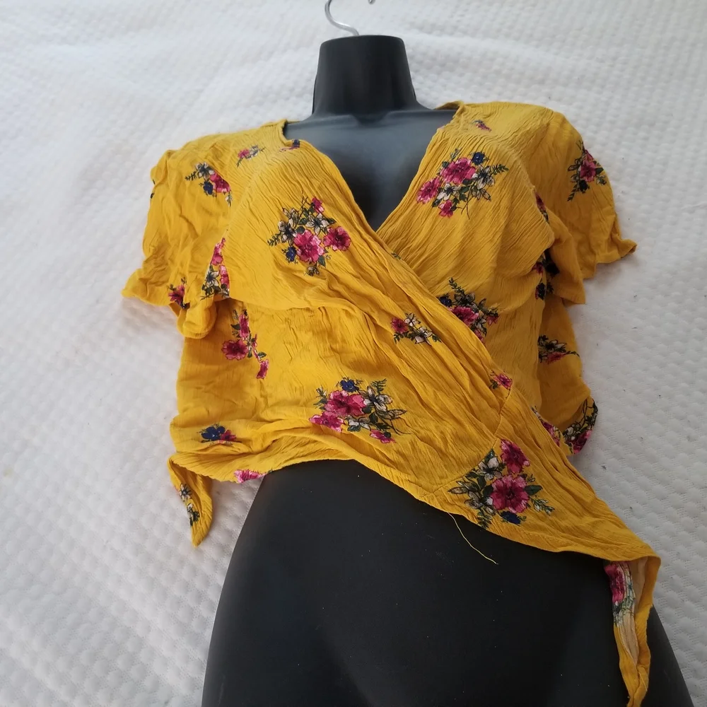 No Boundaries Yellow Floral Top - Picture 3 of 5